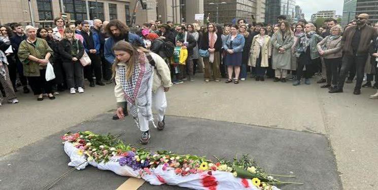 تجمع اعتراضی 100 کارمند اتحادیه اروپا علیه جنگ غزه