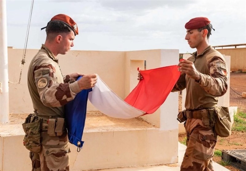 1403111116210925932015664